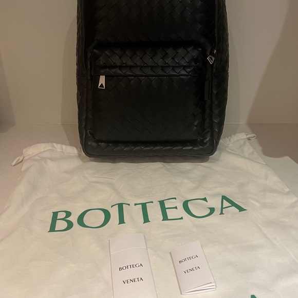 Bottega Veneta Intrecciato Zipped Medium Backpack - Picture 1 of 6